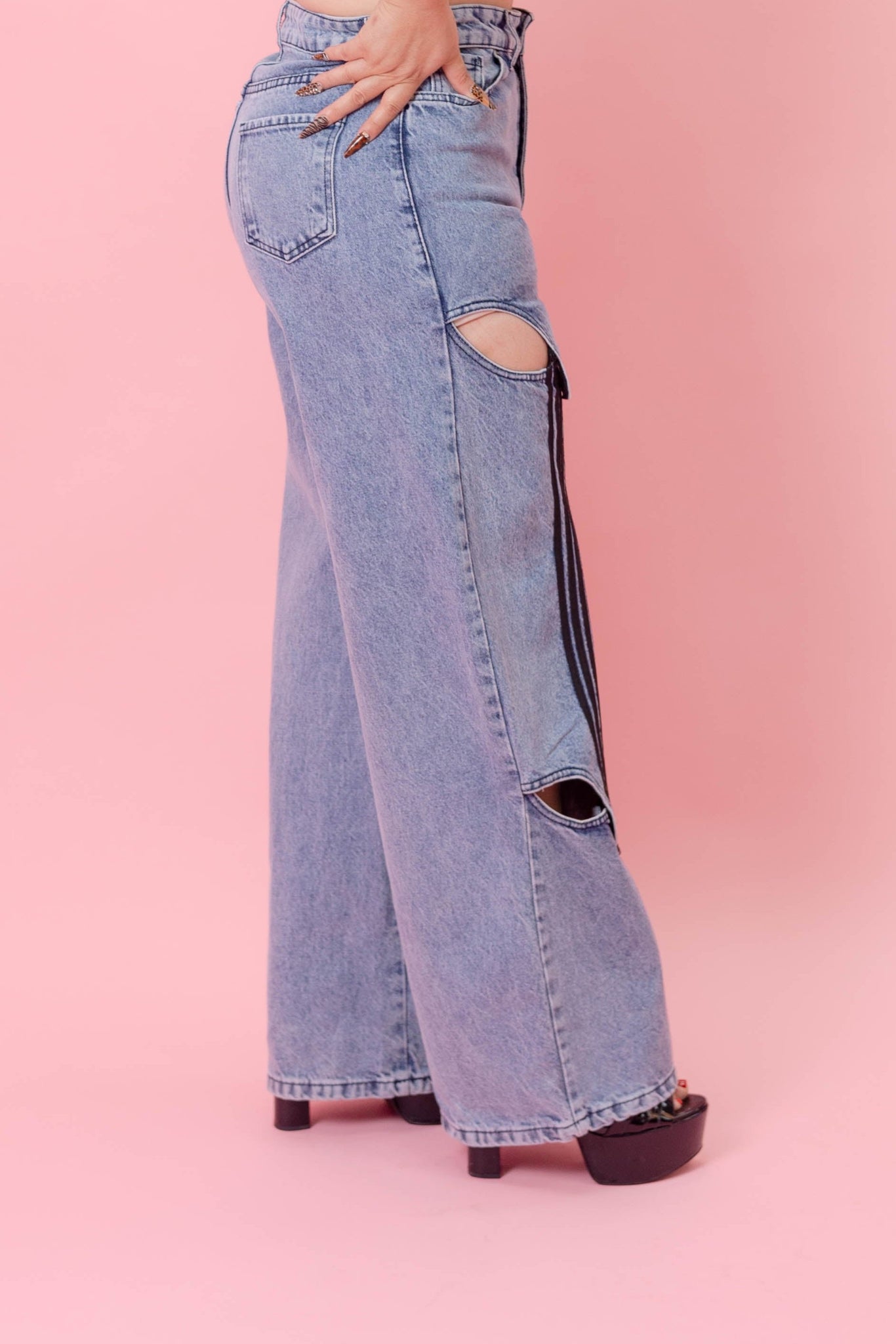 JEANS DE PIERNA ANCHA