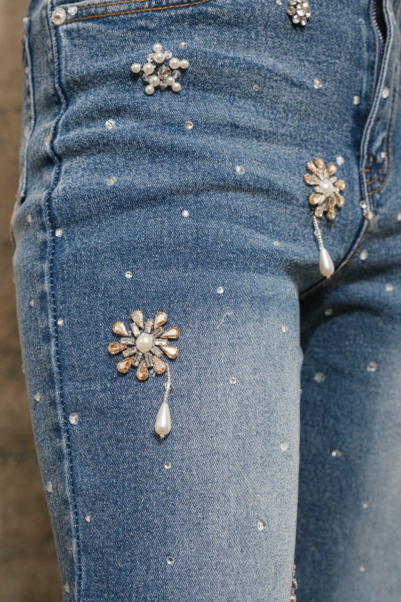 JEANS CON FLORES