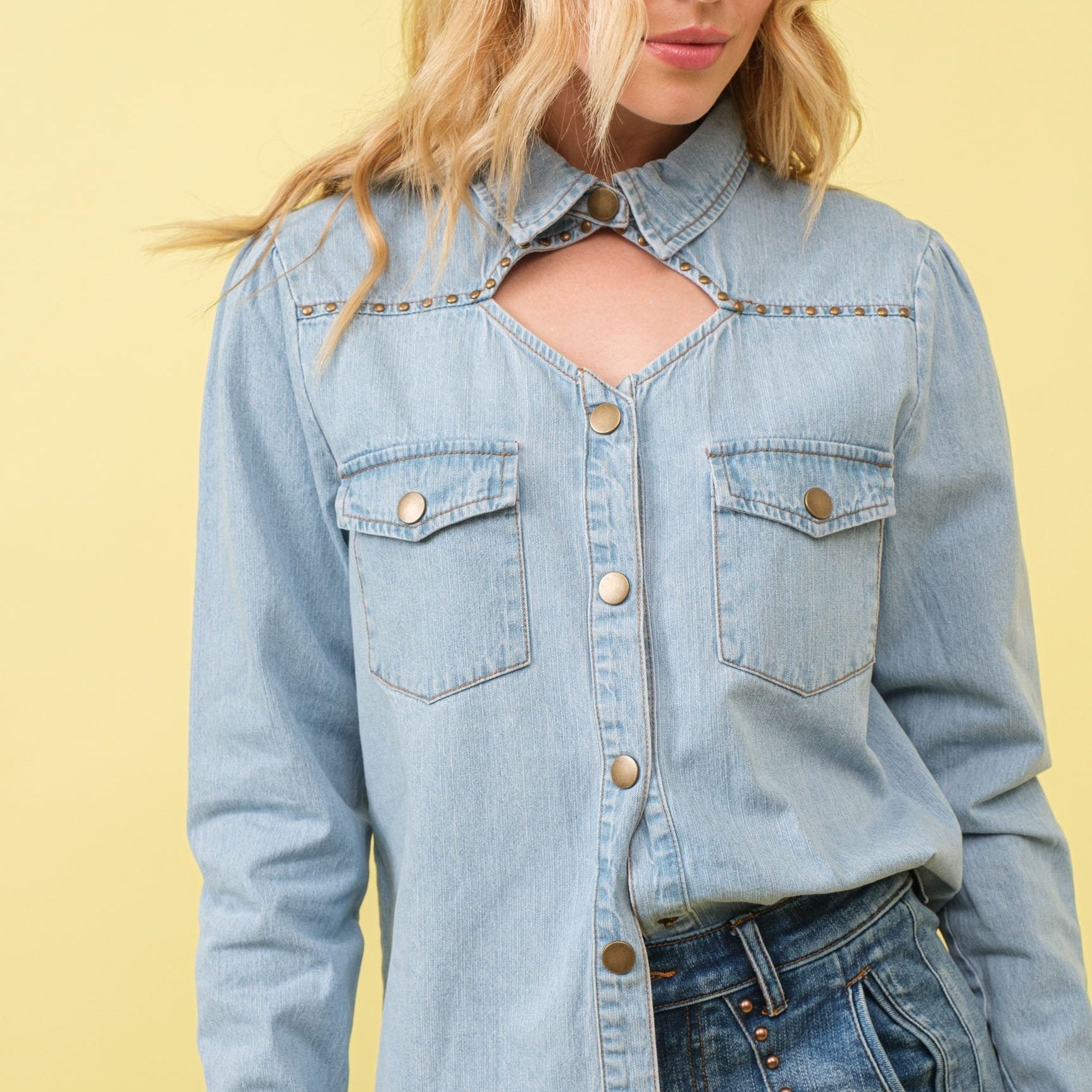 COLLARD DENIM SHIRT