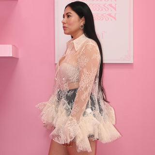 RUFFLE ENCAJE BLOUSE