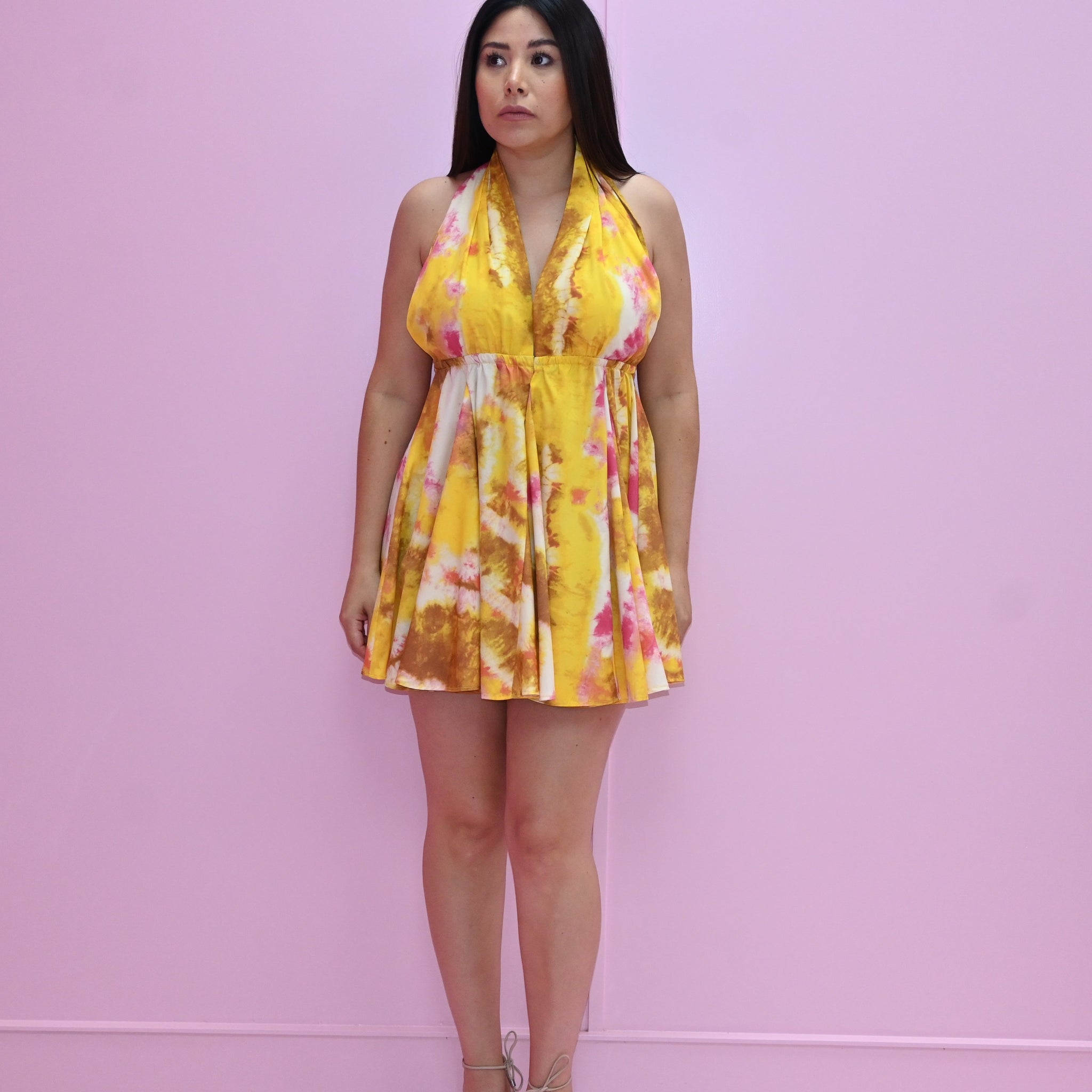 VESTIDO AMARILLO CON HALTER