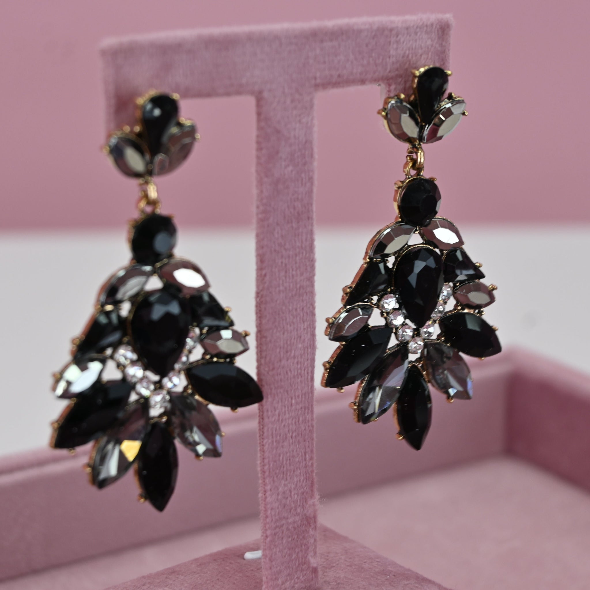 BLACK FLOWER EARRINGS