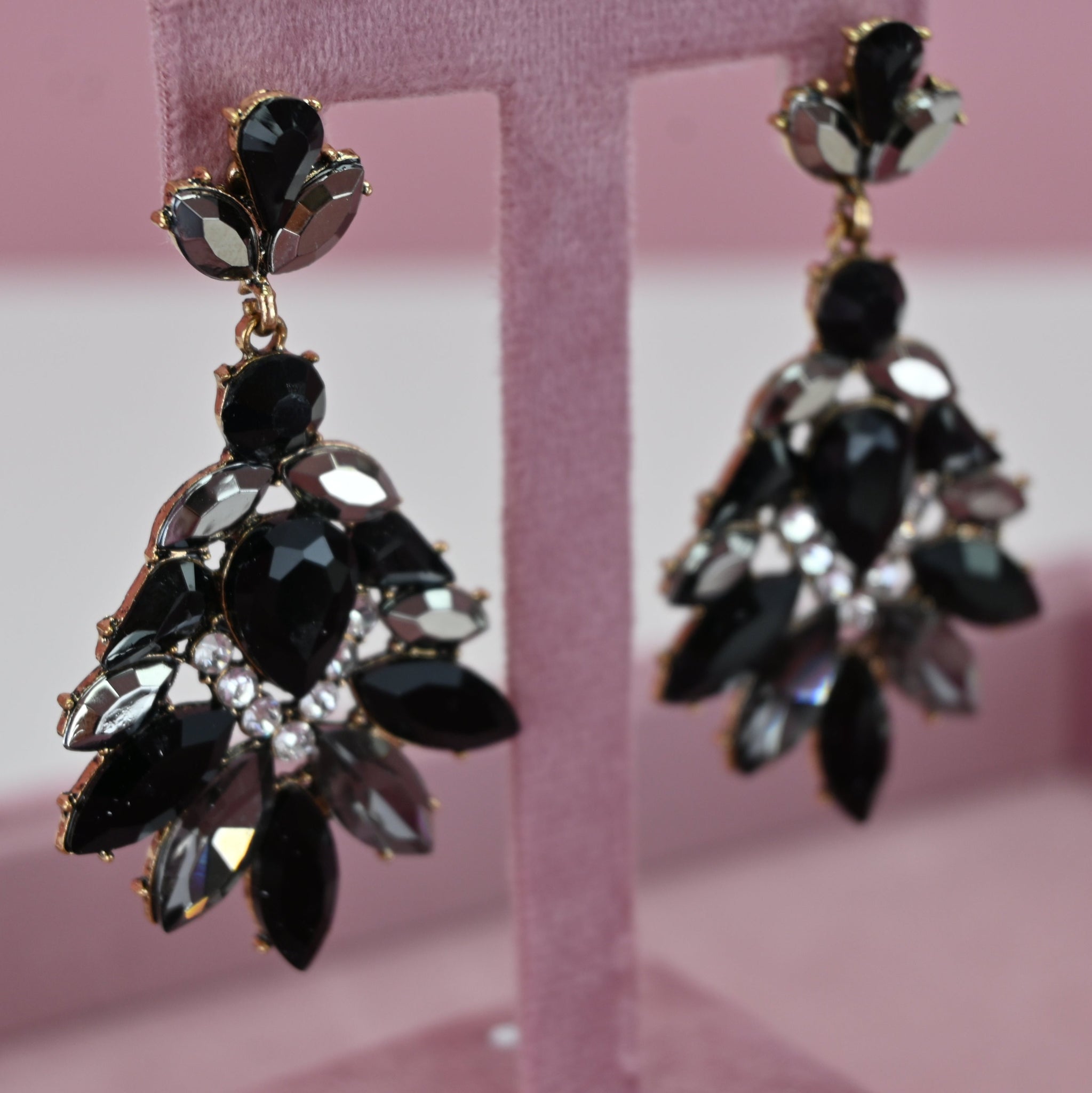 BLACK FLOWER EARRINGS