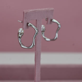 WAVY HOOP EARRINGS