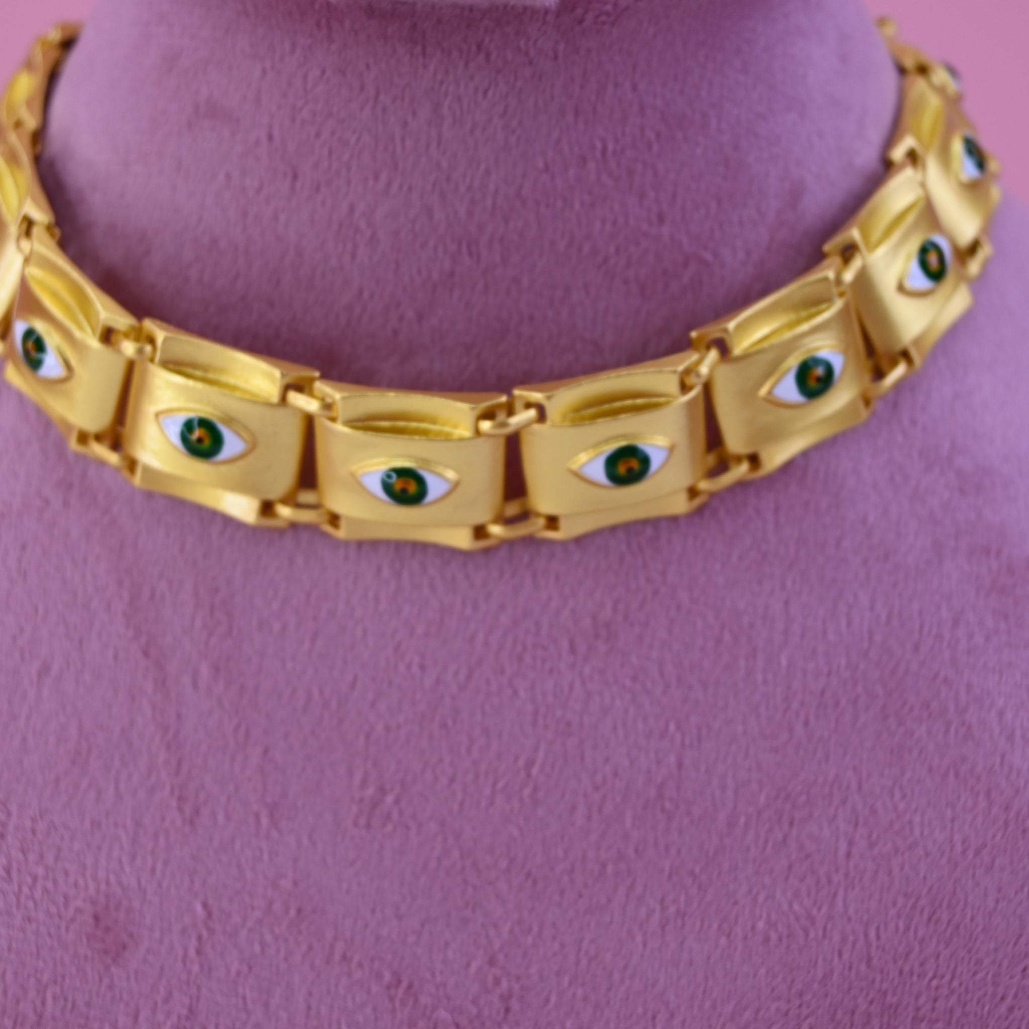 EYE CHOKER