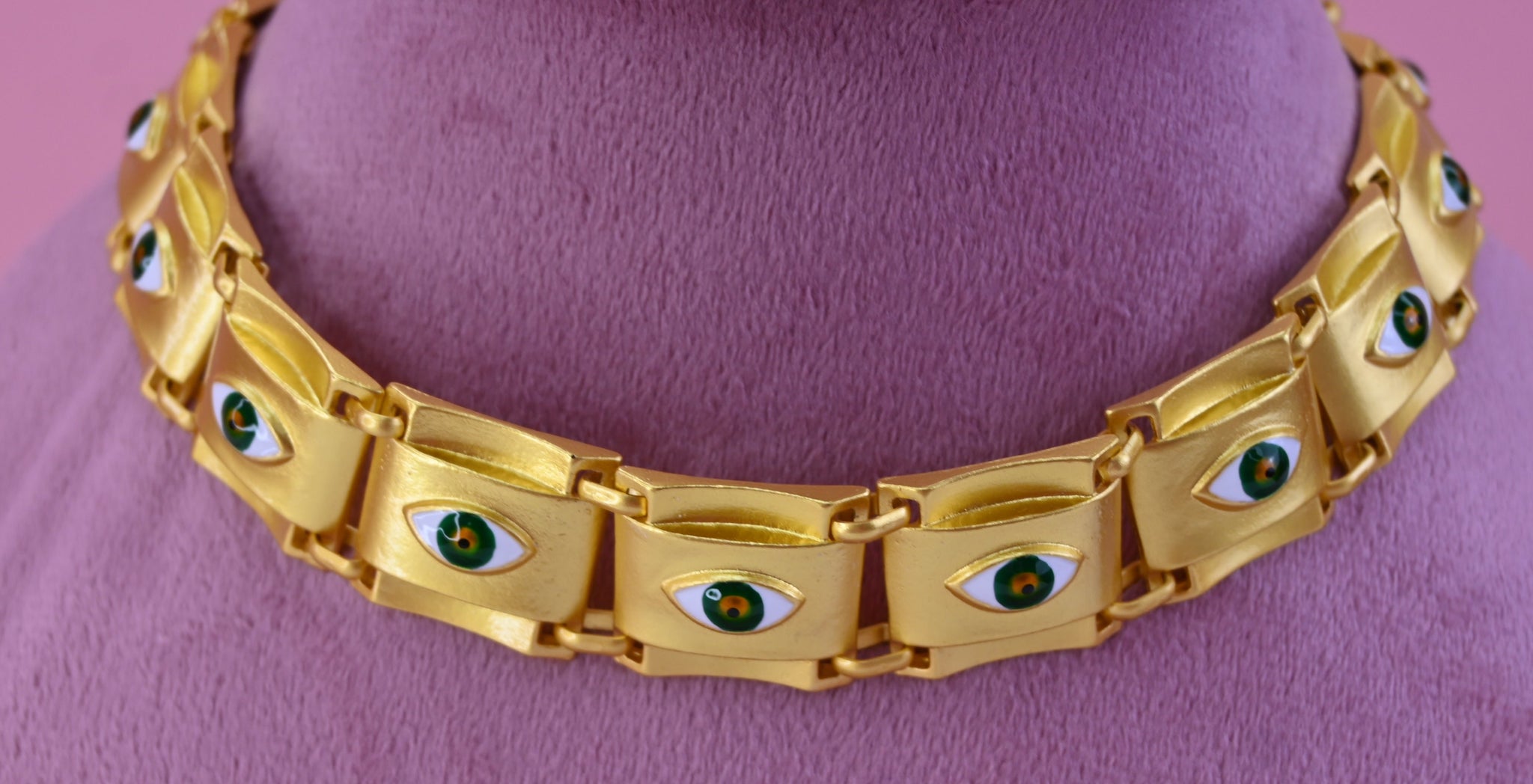 EYE CHOKER