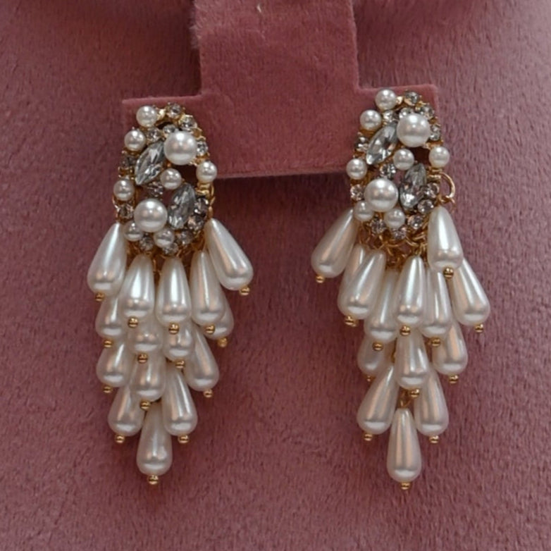 CREAM EARRING