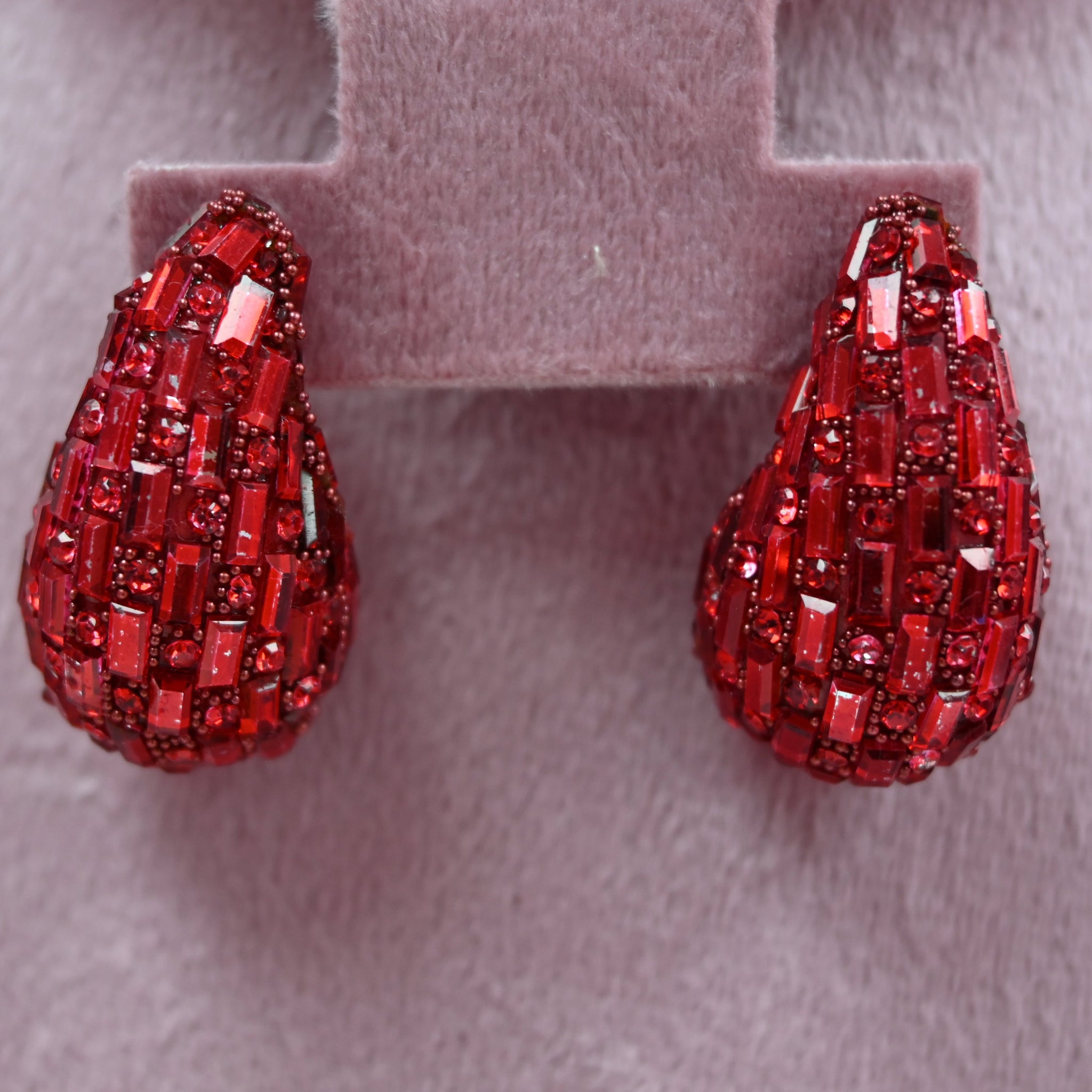 DROP RED EARRING