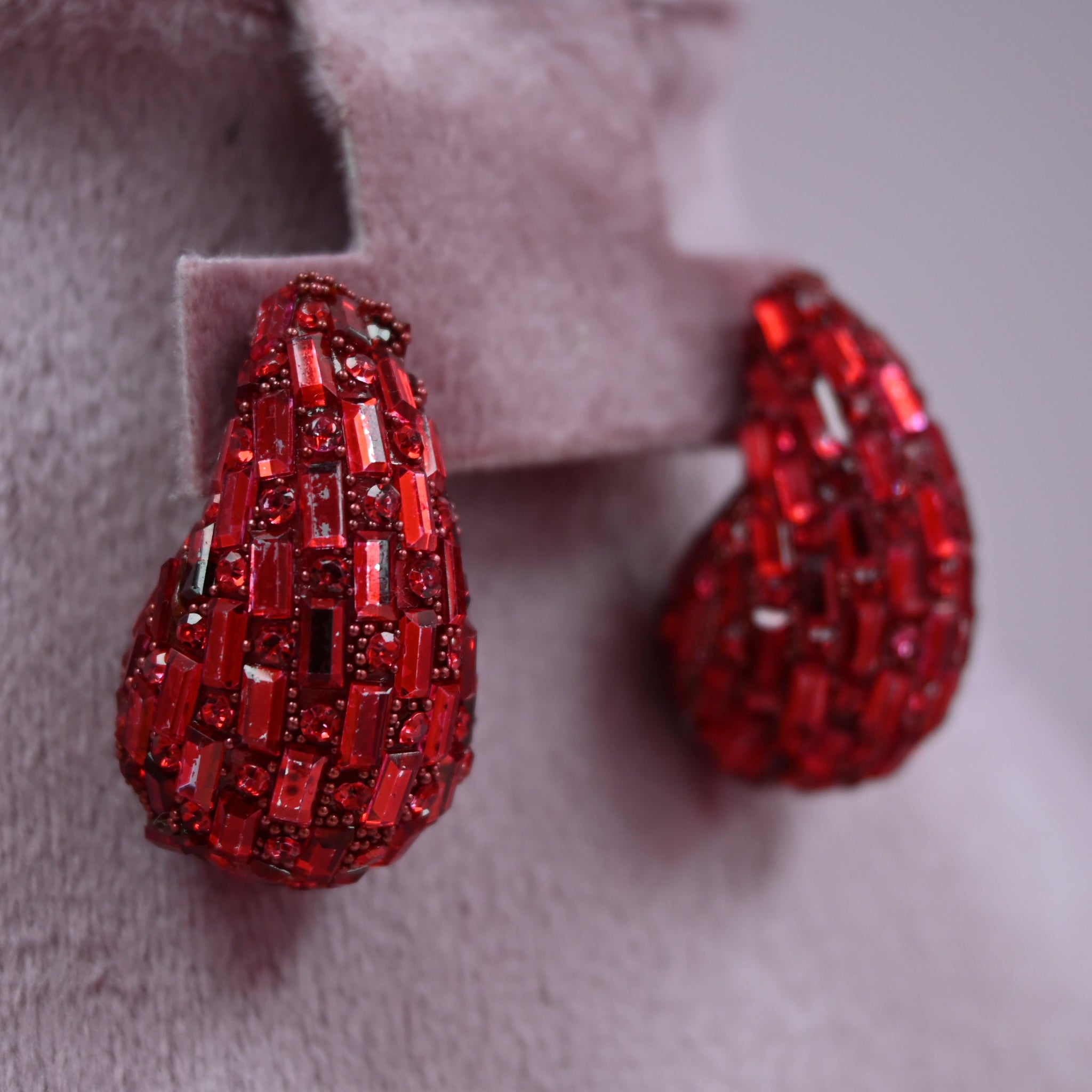 DROP RED EARRING