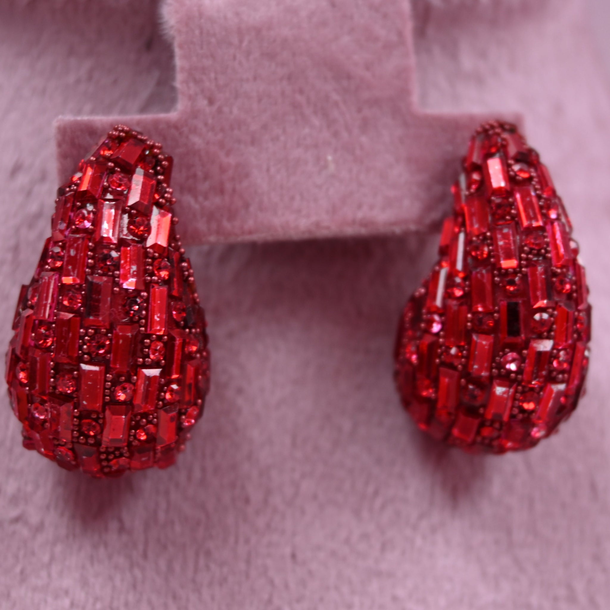 DROP RED EARRING