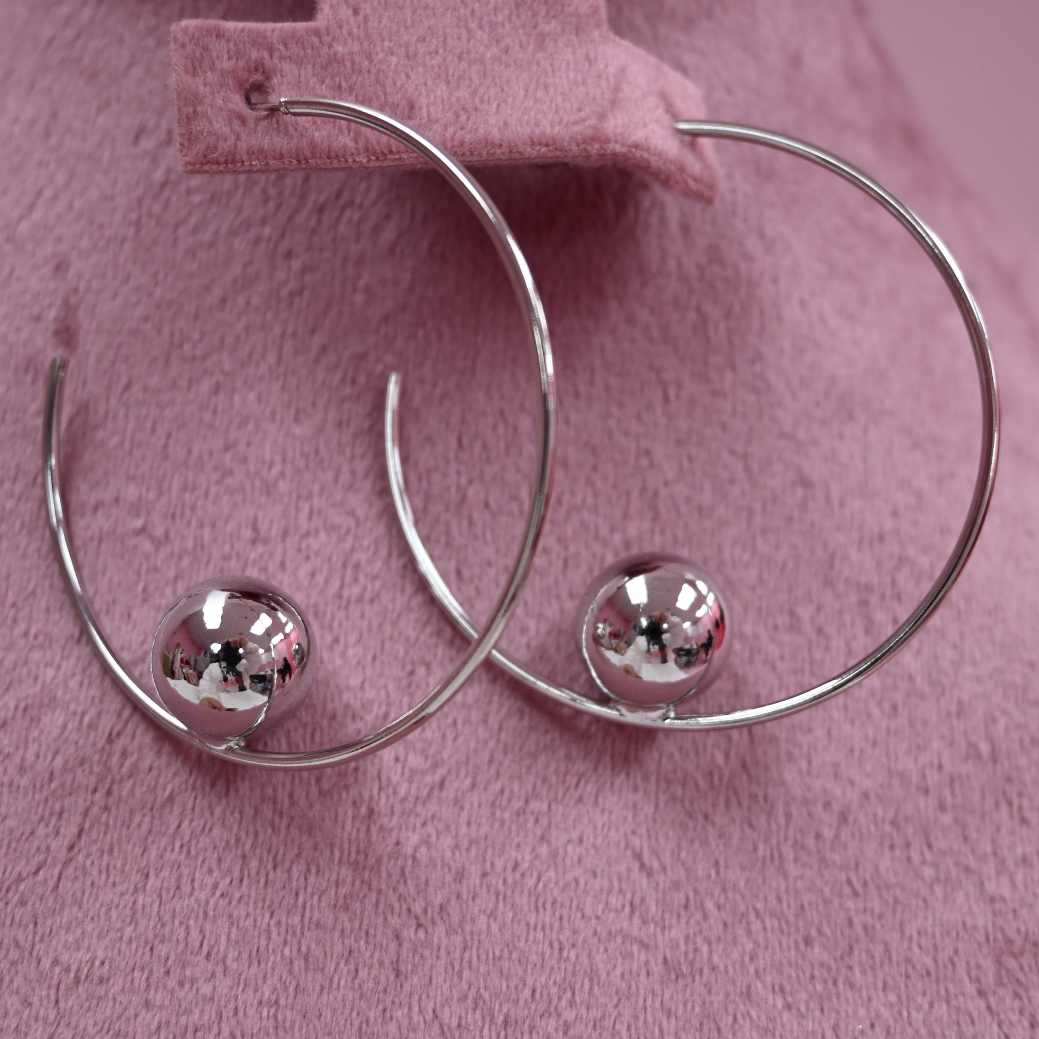 ROUND EARRING