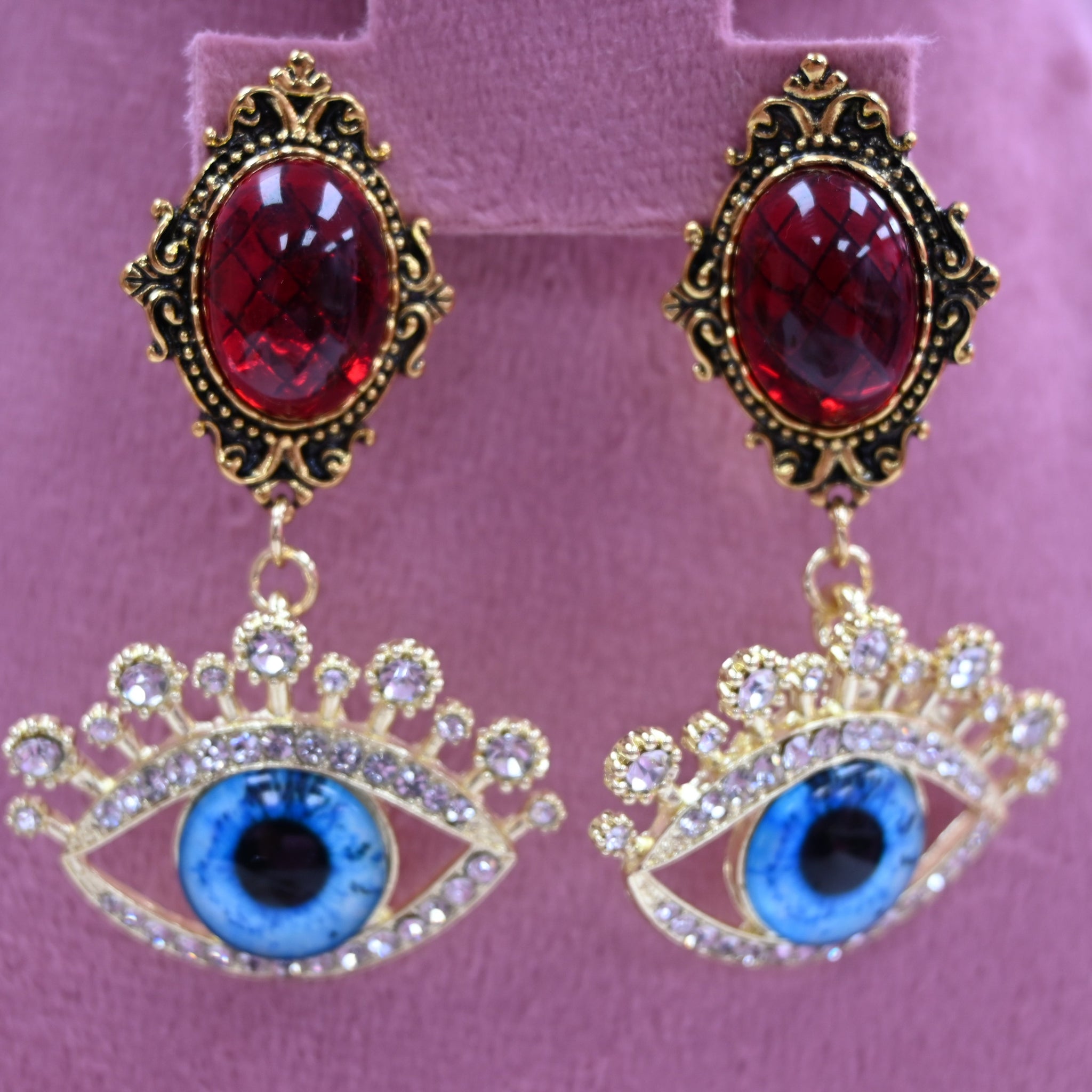 EYE RED EARRING