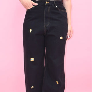 BLACK BROCHES JEANS