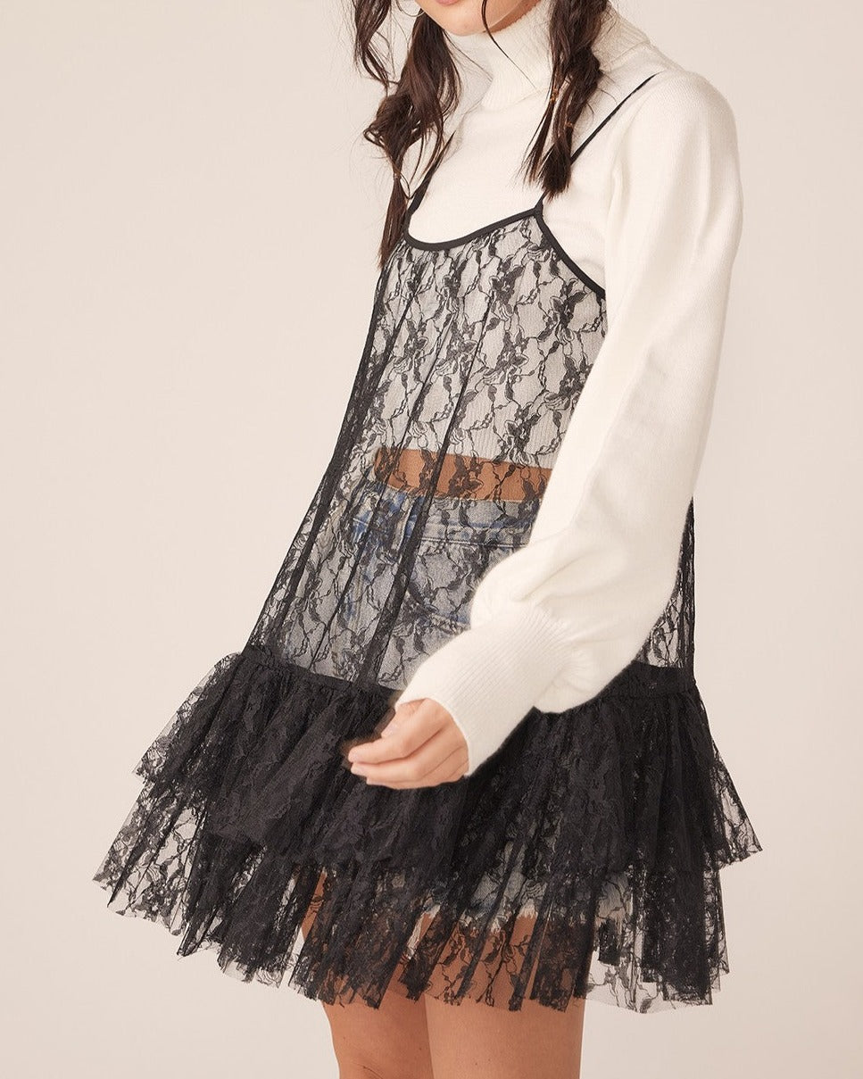 LACE RUFFLE COVER