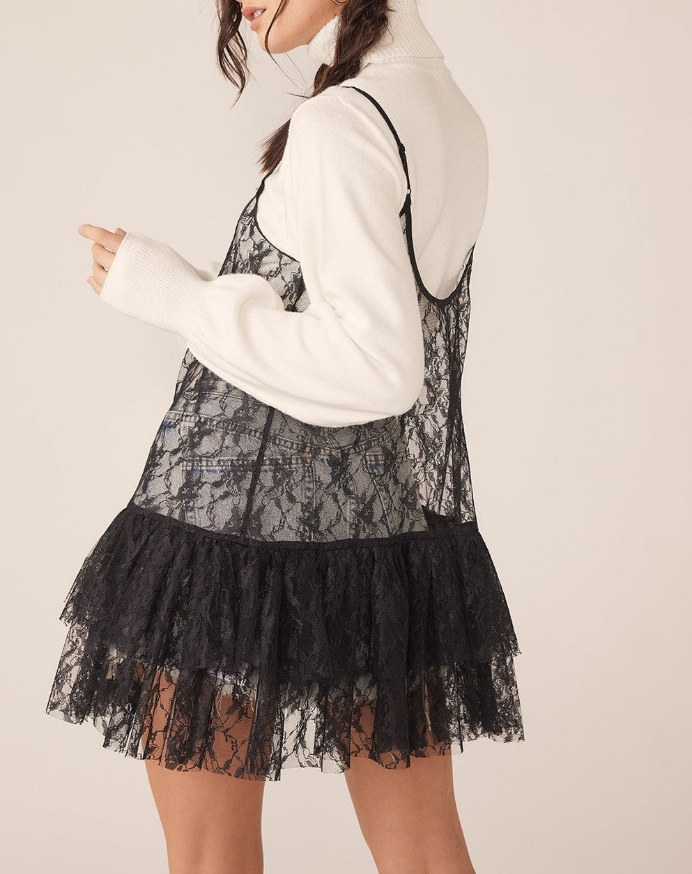 LACE RUFFLE COVER