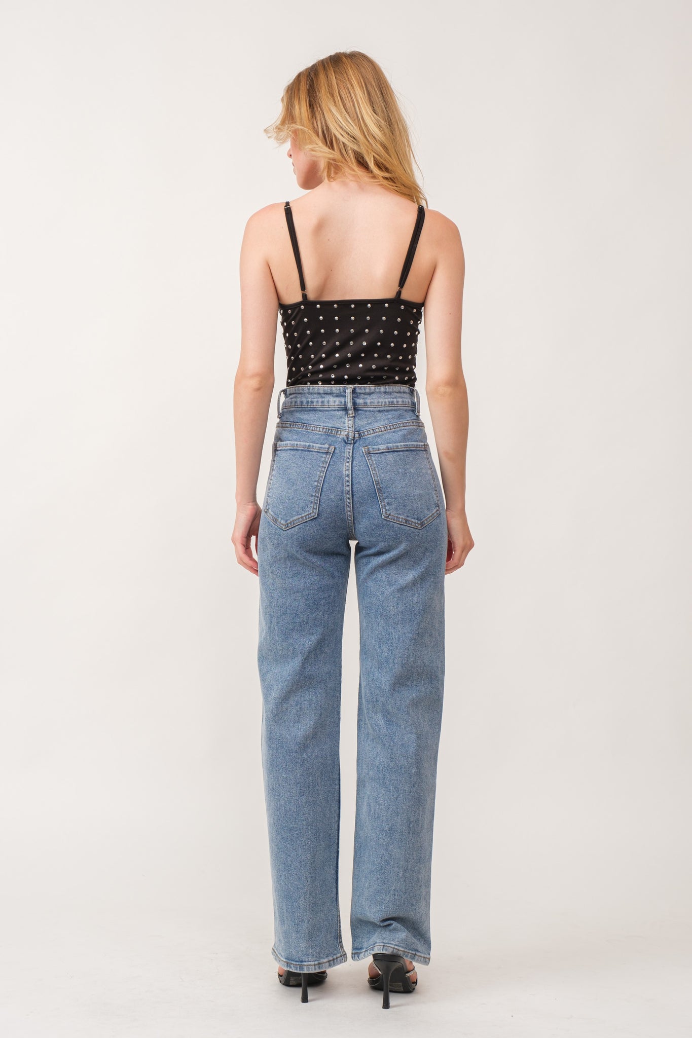 JEANS CON DIAMANTES OSCUROS